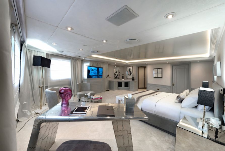 luxury yachts greece, yacht charter, luxurious cabin